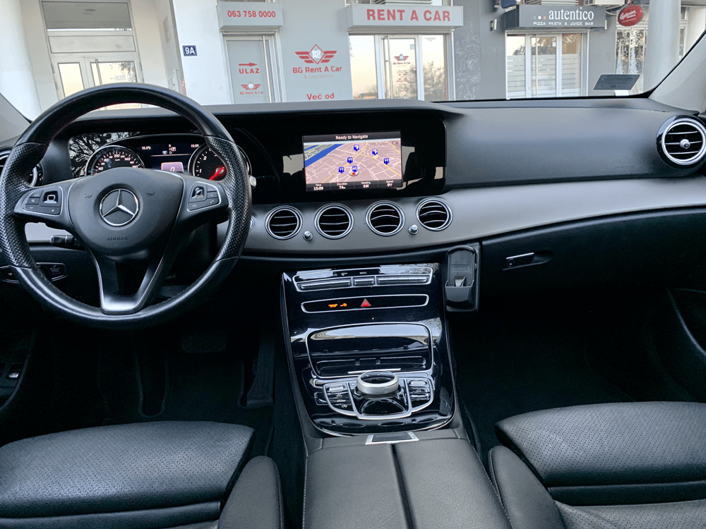Mercedes E220 — alternativni prikaz